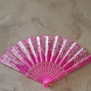 Elegant Pink Hand Fan with White Lace Design nwot